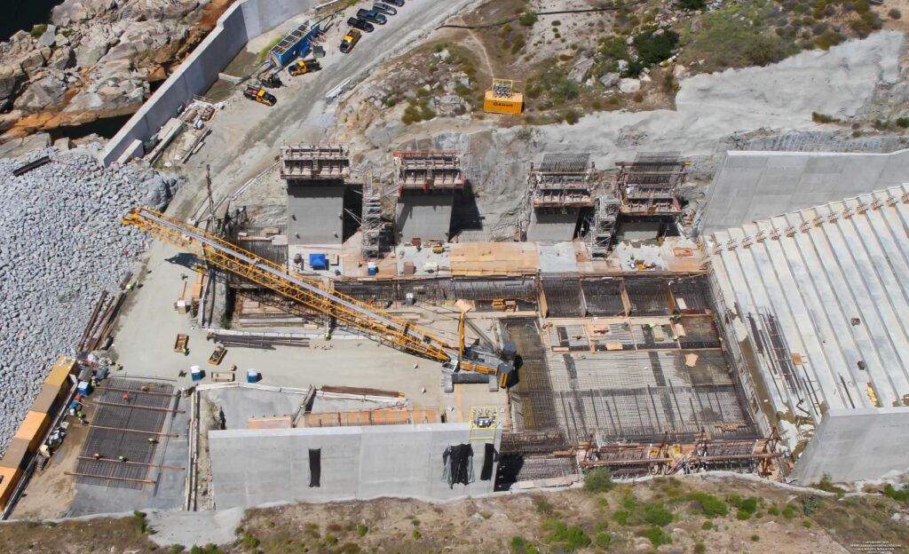  Stilling basin: Water travels through concrete baffles in the basin, further dissipating the energy of the water before it runs into the American River. Stilling basin walls are 56 feet high and 15 feet thick.