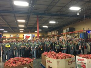 More than 400 employees volunteered for Kiewit Feeds KC.