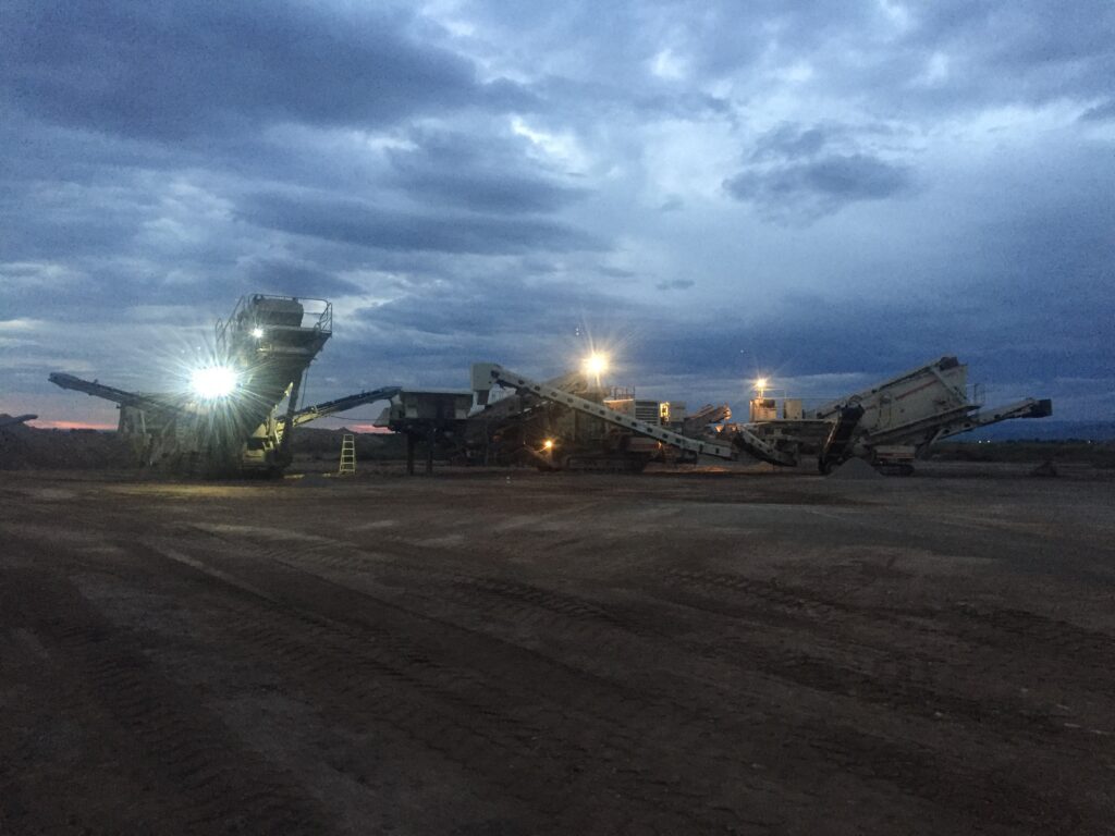 Kiewit set up its own crushing operation to address a resource shortage.