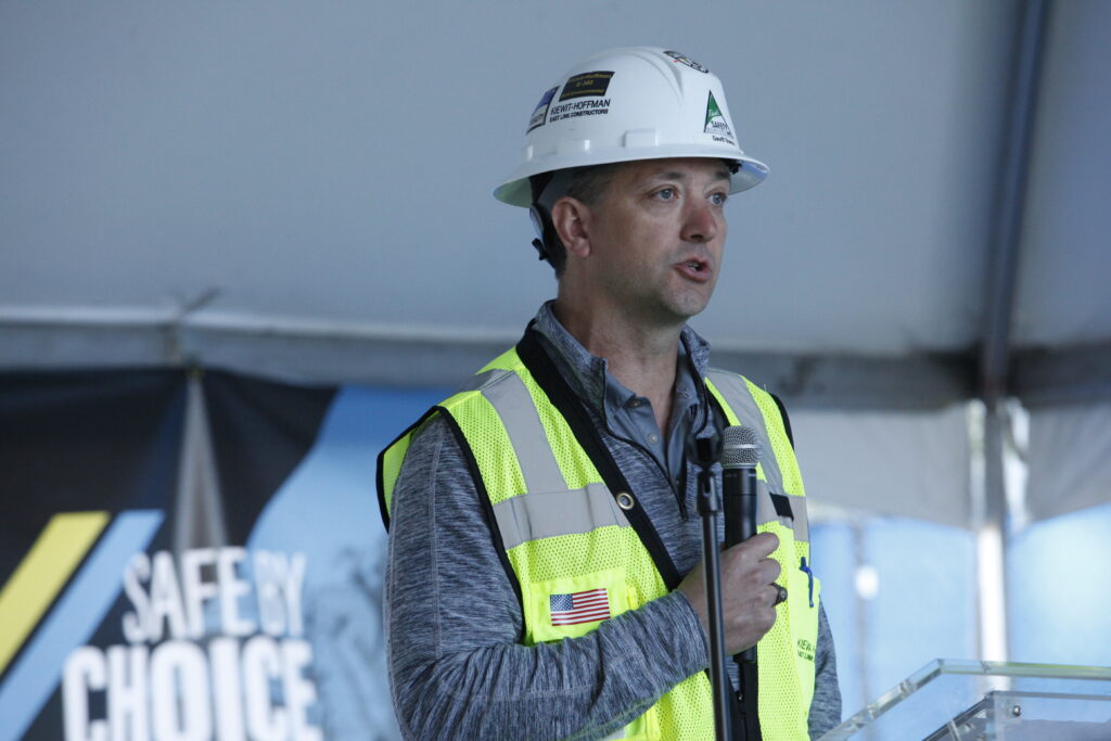 Kiewit-Hoffman Project Manager Geoff Owen speaks to crews and guests.