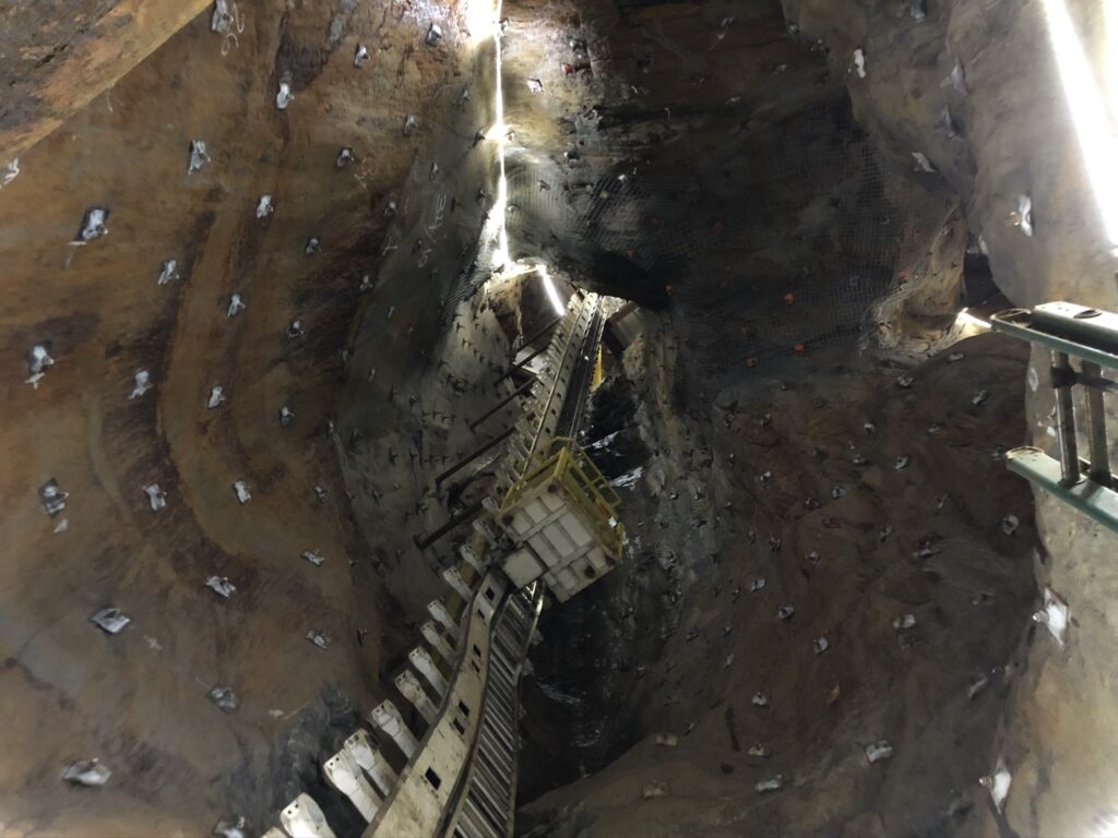 The project team engineered new equipment that could move on an incline, in a horizontal direction, within the existing ore pass.