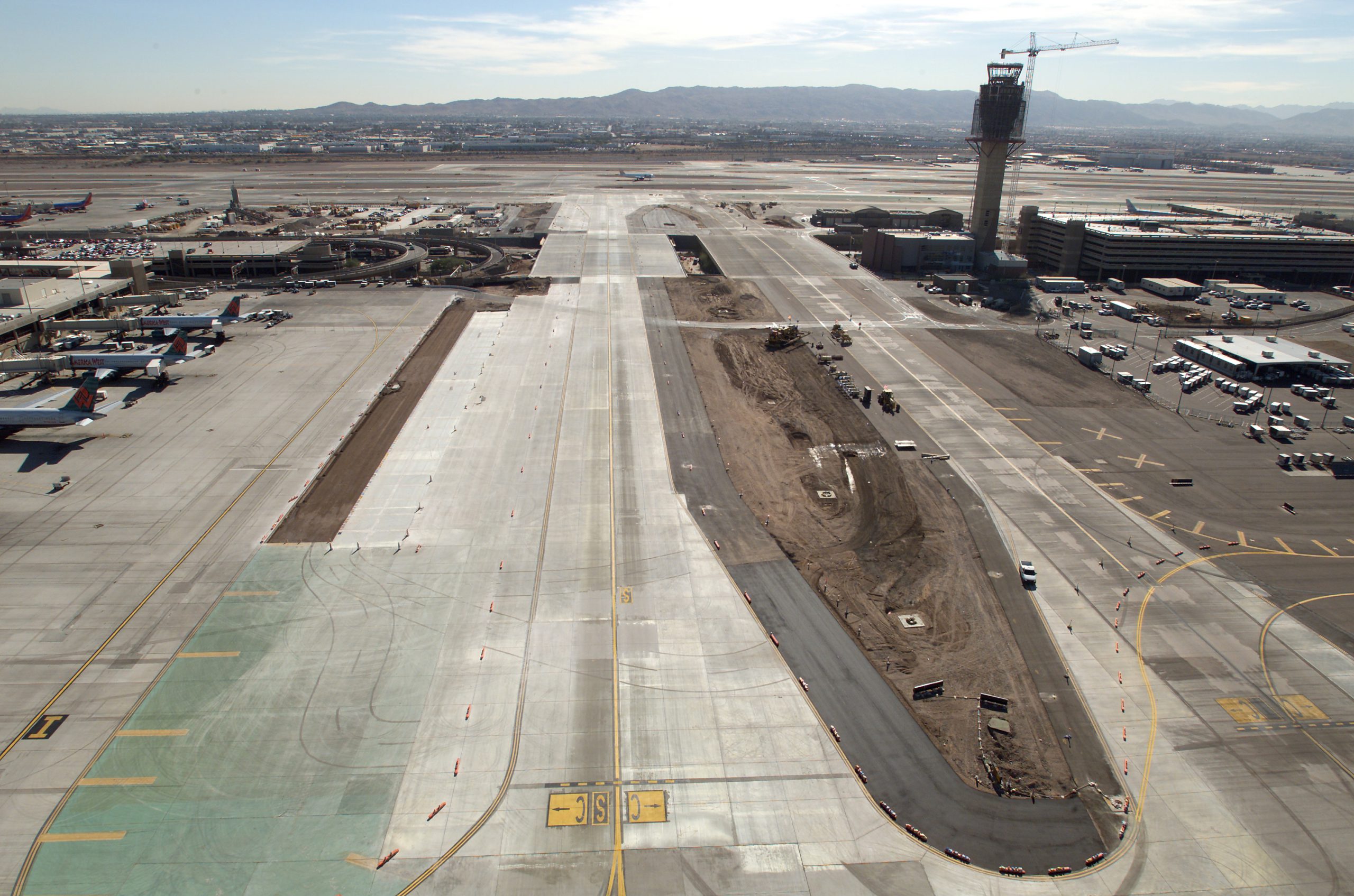 Phoenix Sky Harbor International Airport Taxiway S Reconstruction And Bridge Kiewit Corporation