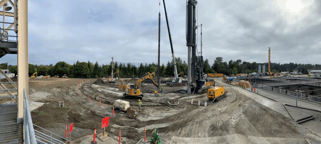 Kiewit Engineering Group Inc. designed a SOE compression ring with reinforced interlocking secant piles to assist with seismic resiliency. 