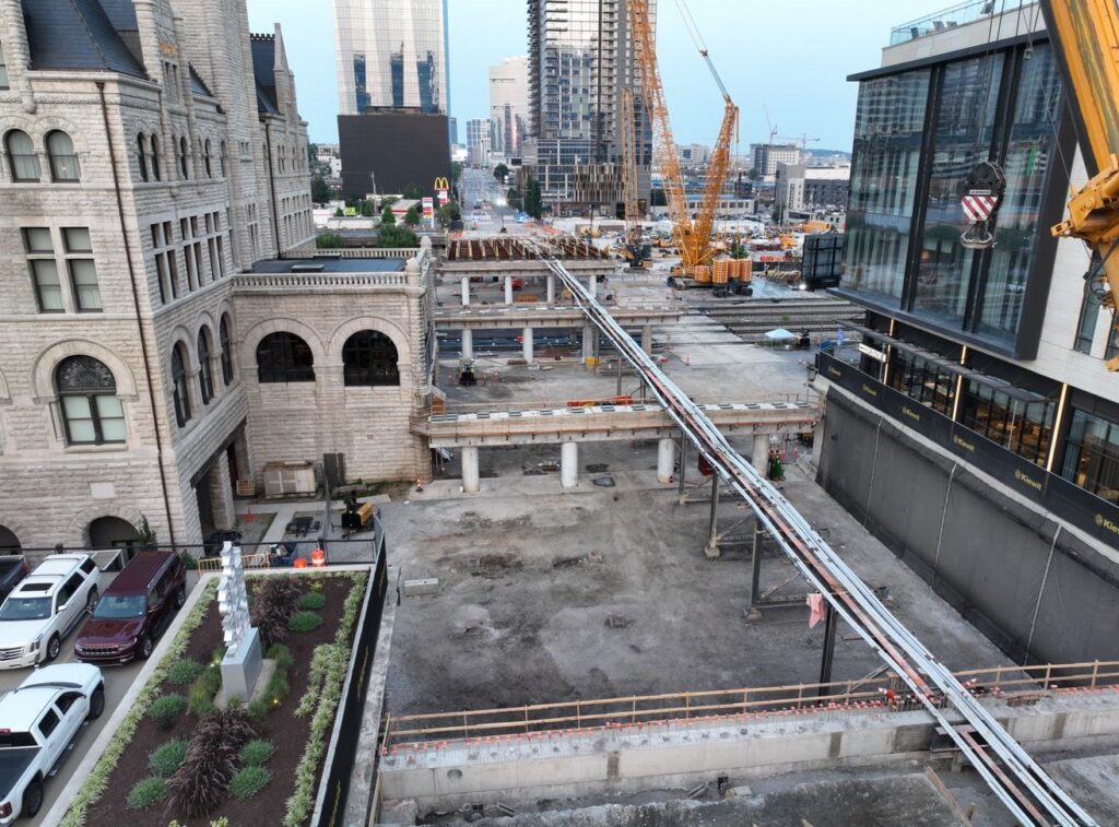 Kiewit meticulously disassembled the original bridge to preserve the existing AT&T fiber-optic lines and maintained uninterrupted service to the downtown area.