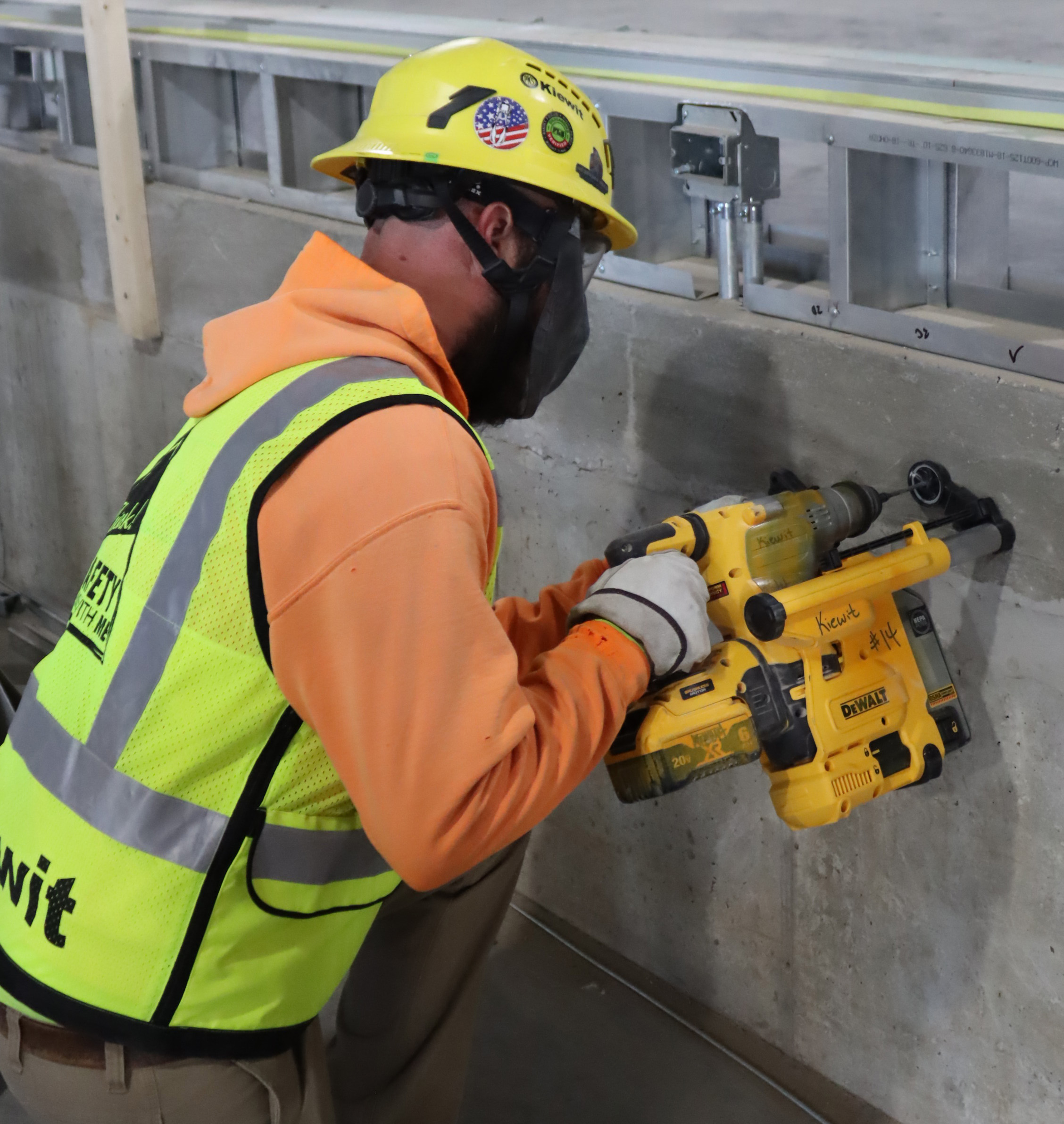 Similar to concrete grinders, the PERFORM & PROTECT™ rotary hammers contain a built-in dust extraction system and enhanced vibration control, allowing for the collection of dust at the source and more comfortable extended use when drilling into concrete. 