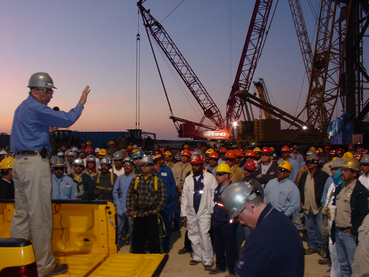 Sezer leads a project mass meeting at the Ingleside yard on an early morning in 2005.