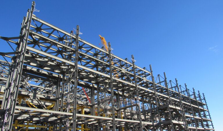 The south half of the west wall takes shape at the Spent Fuel Handling Facility. Once complete, the facility will include 17,000 tons of nuclear quality structural steel.