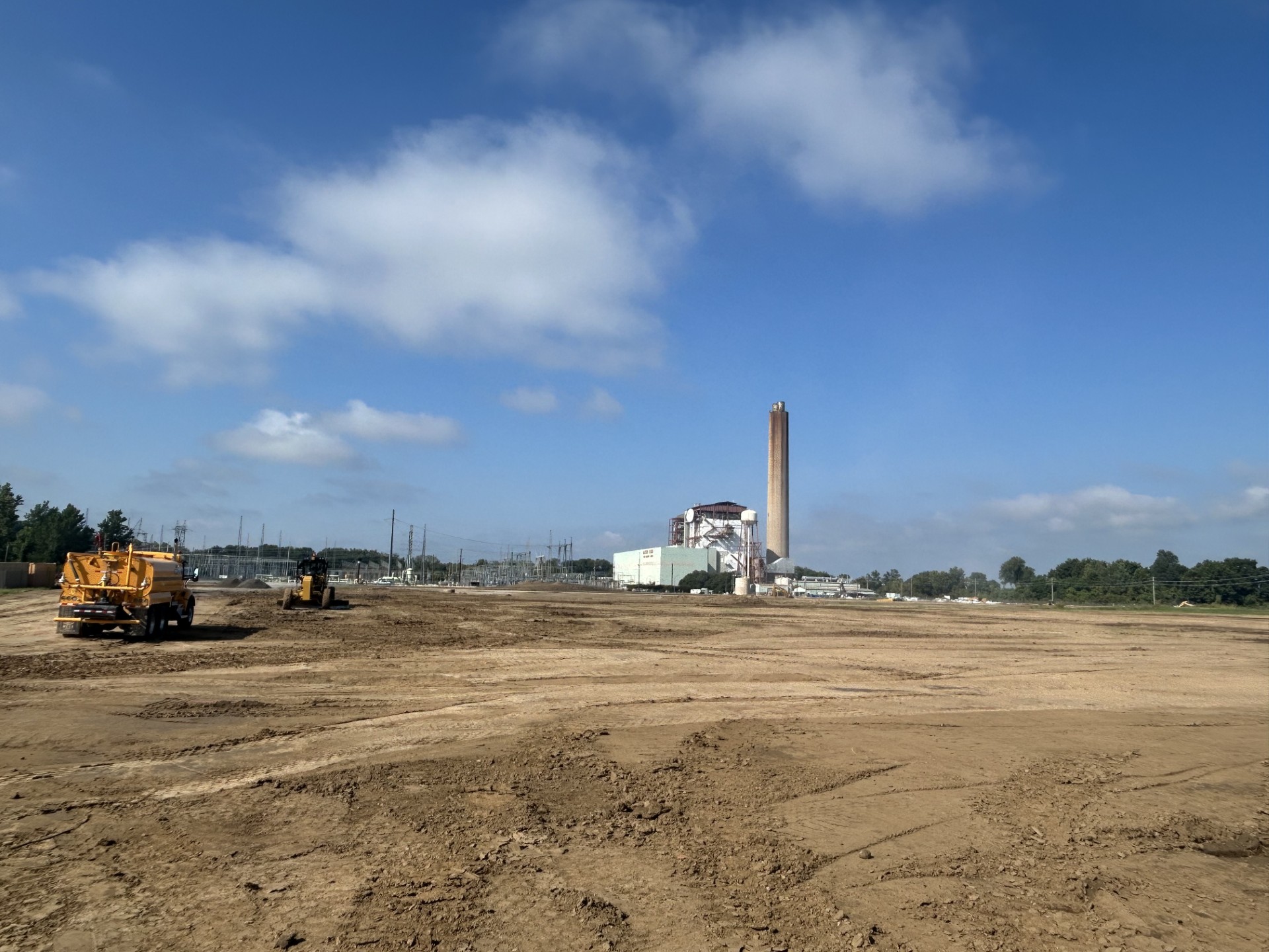 Civil crews prepare the site for the new Vicksburg Advanced Power Station, helping Entergy Mississippi continue its legacy of powering the local community for more than a century. 
