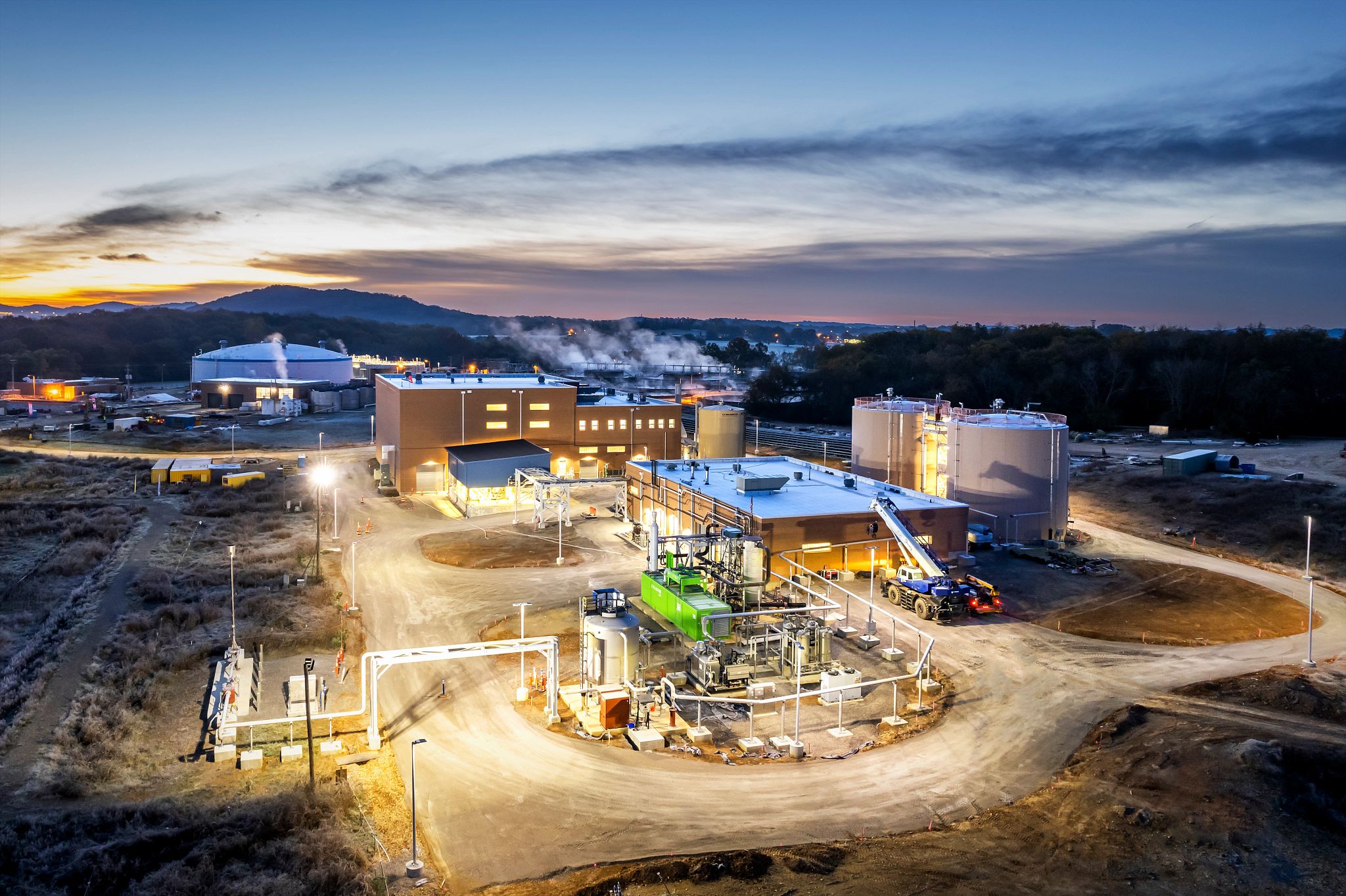 Booth St. Overpass Structure moving into place via self-propelled modular transporter (SPMT) during the rapid bridge replacement in August 2022