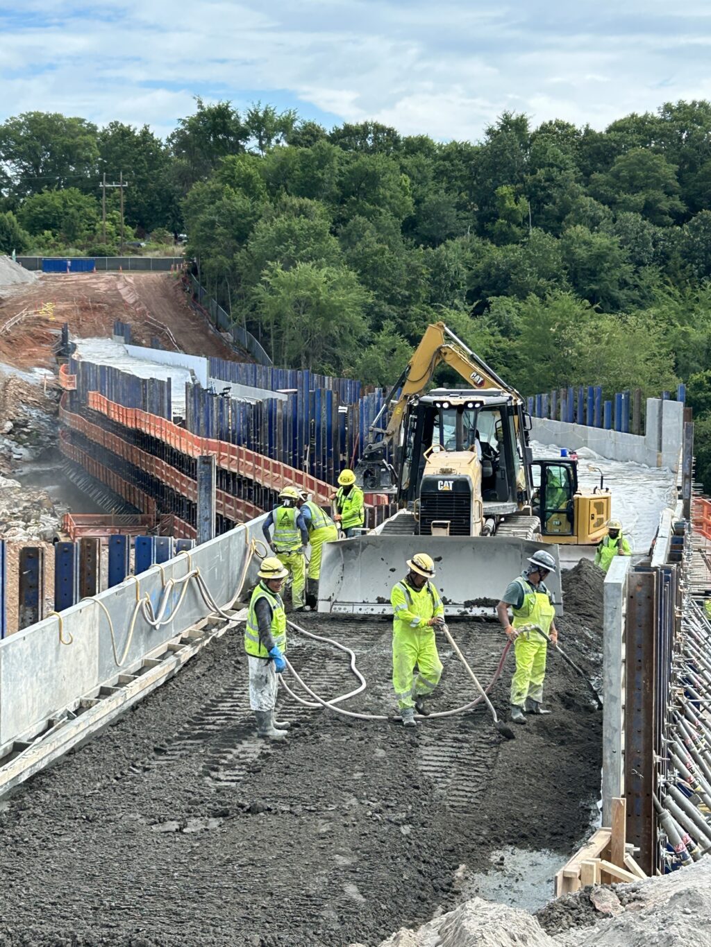 Crews placed roller-compacted concrete around the clock during a 33-day continuous operation that helped keep the project on schedule and maintain momentum across the site. 